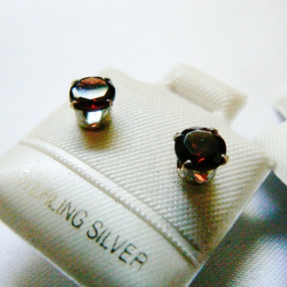 Lot of 2 New Sterling Silver 925 round cut Amethyst & Garnet stone Stud Earrings - Picture 4 of 8